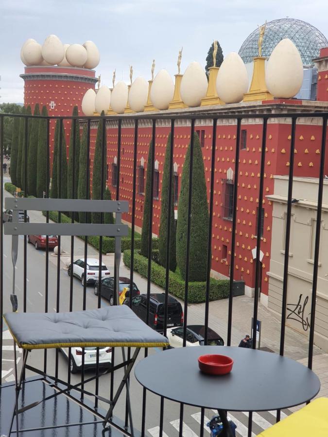 Apartamentos Enfrente Del Museo Dali Фигерас Екстериор снимка