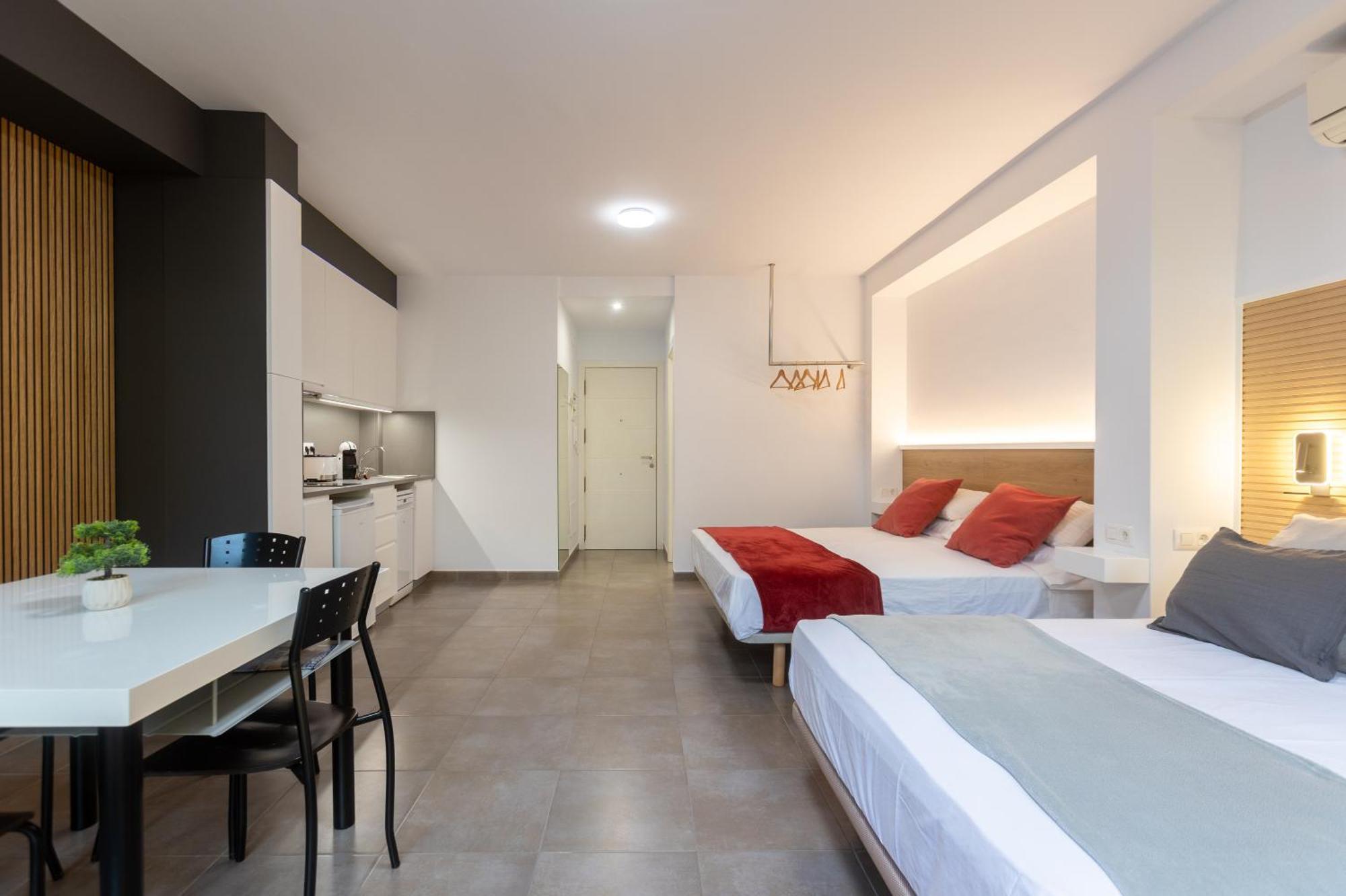 Apartamentos Enfrente Del Museo Dali Фигерас Екстериор снимка