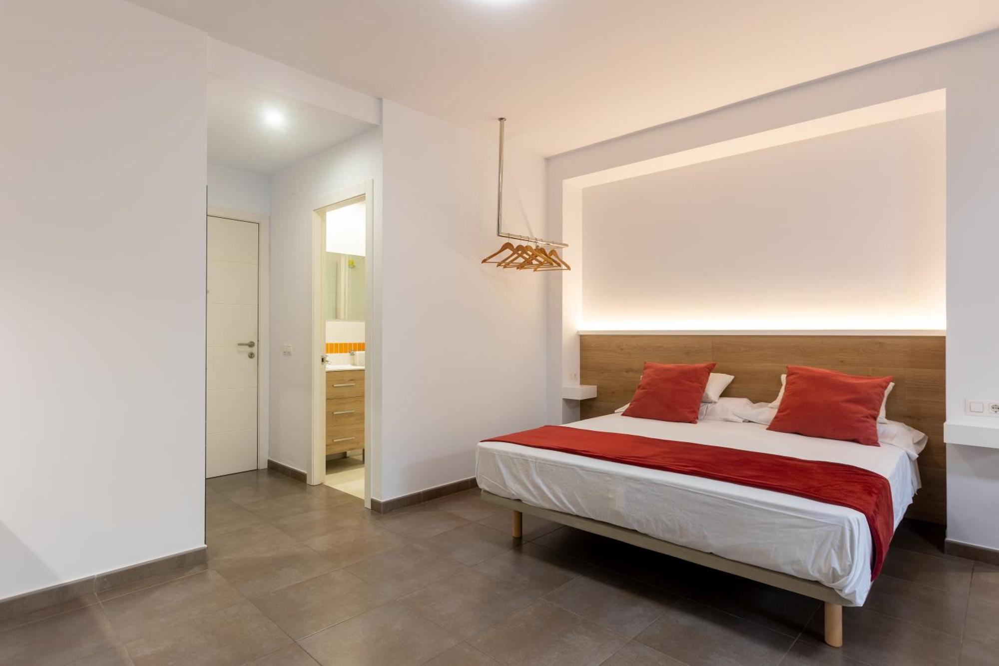 Apartamentos Enfrente Del Museo Dali Фигерас Екстериор снимка